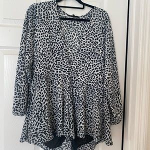 Size M, leopard print romper